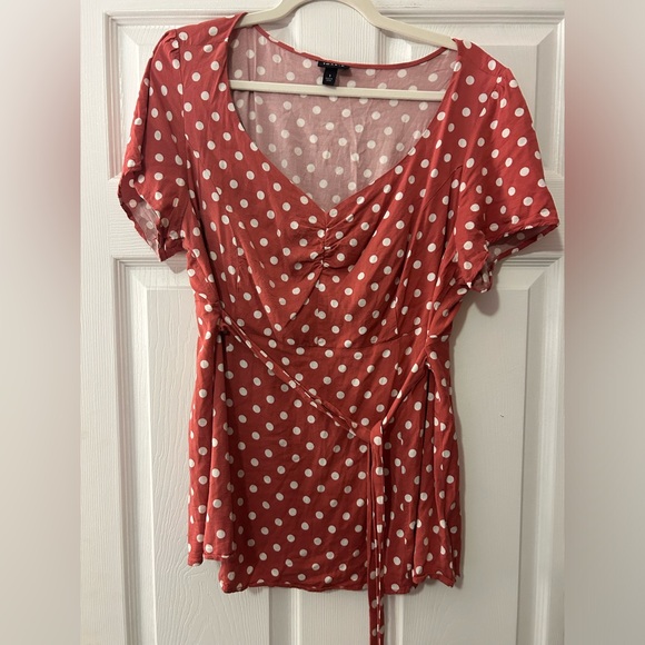 Torrid 1x Red Polka Dot Shirt - Picture 1 of 3